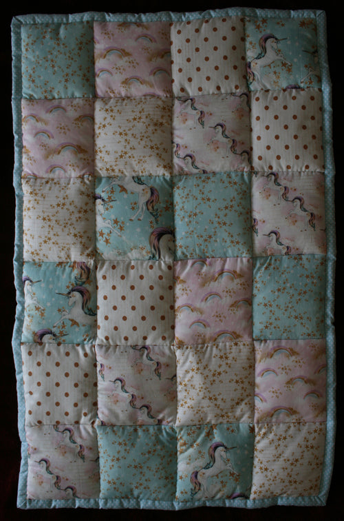 BASSINET QUILT 14 - Rainbow Unicorns
