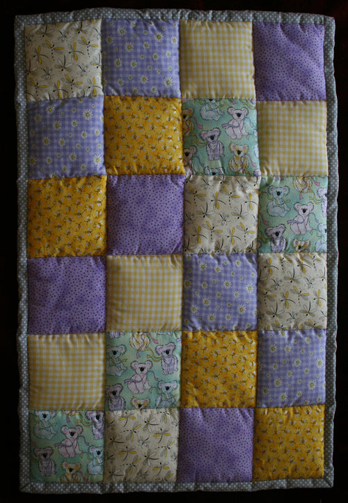 BASSINET QUILT 18 - Koala, Dragonflies & Bees