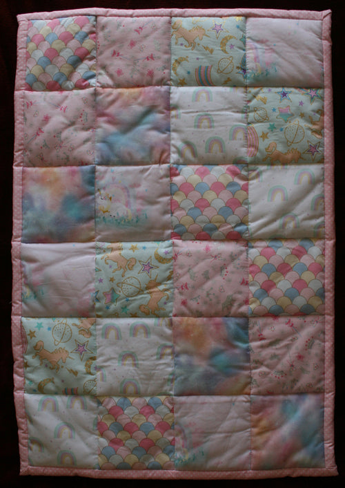 BASSINET QUILT 13 - Unicorns & Rainbows